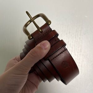 Timberland Men’s Leather Belt w/Brass Buckle. Five Holes for Adjustable Sizing.